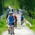 Cyclists near the bridge on the Rouyn-Noranda bike path