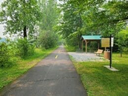 Carol-Génier stop along the La Montérégiade bike path