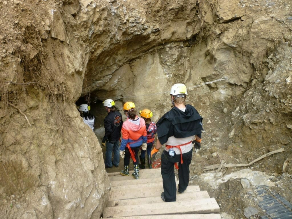 Guided tour of the Le Spéos de la fée cave at La Rédemption