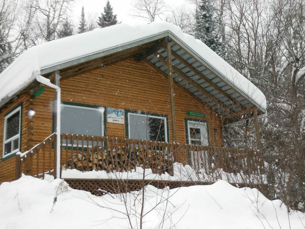 Coop Laterrière shelter on the Lac-Kénogami hiking trail