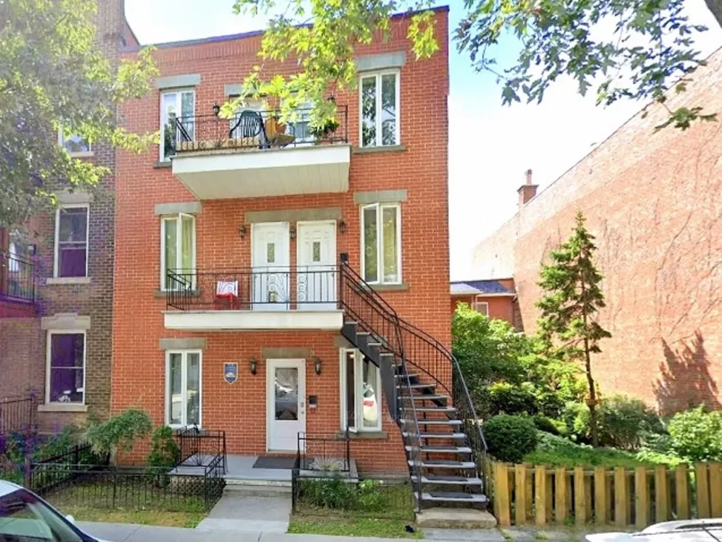 Entrée avant du gîte Maison Montplaisir à Montréal