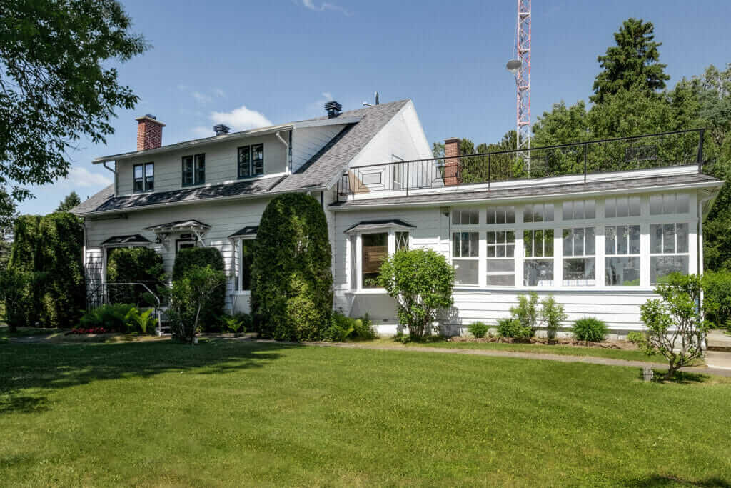 Façade du gîte La Maison Bellemare à St-Jean des Piles