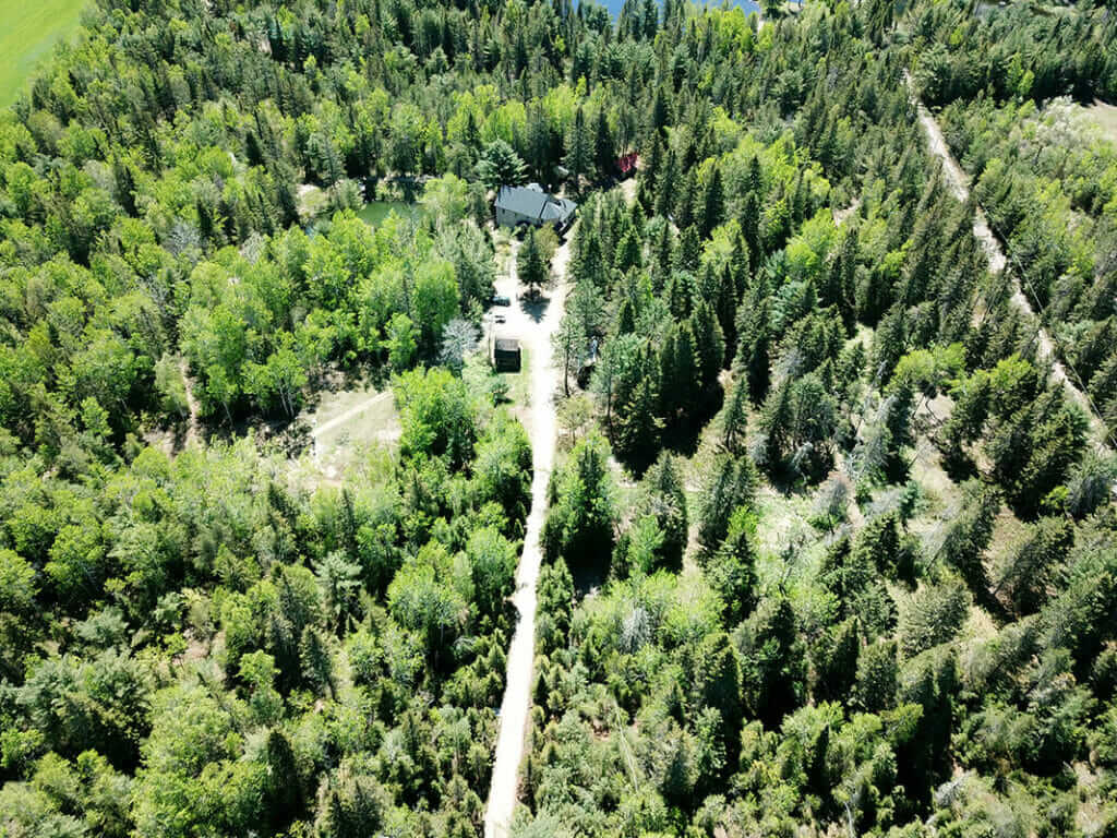 Aerial view of the Chez Sophie et Richard property and B&B in St-Alexis-des-Monts
