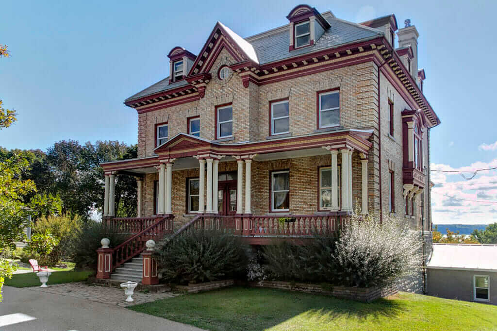 Façade du gîte une maison de style victorien