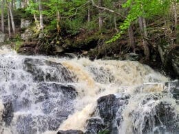 Waterfall and cascades at the Lac à l'Ours outlet