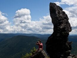 Monolite Nicol-Albert dans la réserve faunique de Matane