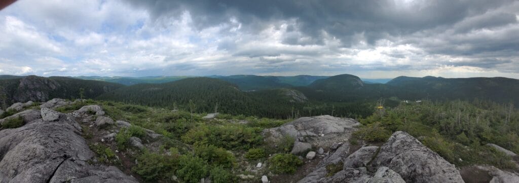 Panoramic view of Mont du Lac-à-l'Écluse on the Sommets trail