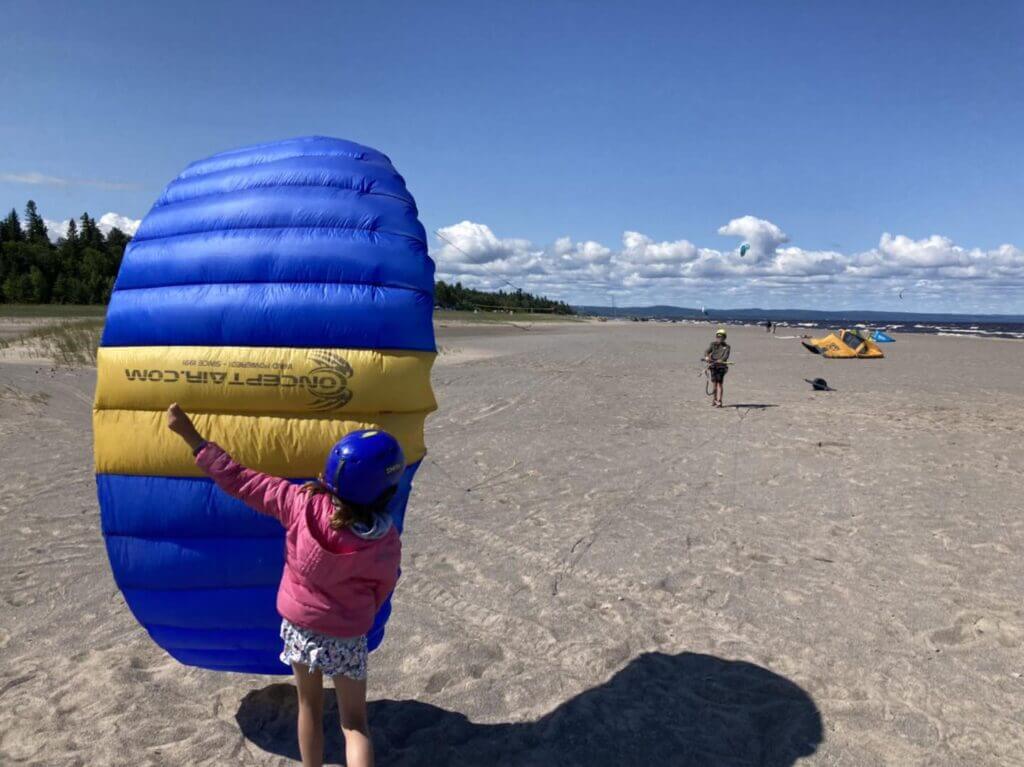 Traction kite lessons on a Lac Saint-Jean beach with Progression Kite