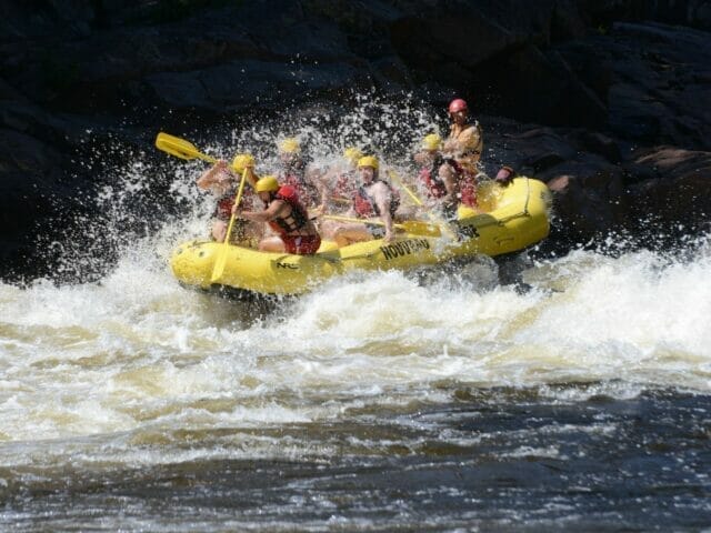 Rafting sur la rivière Rouge avec Rafting Nouveau Monde