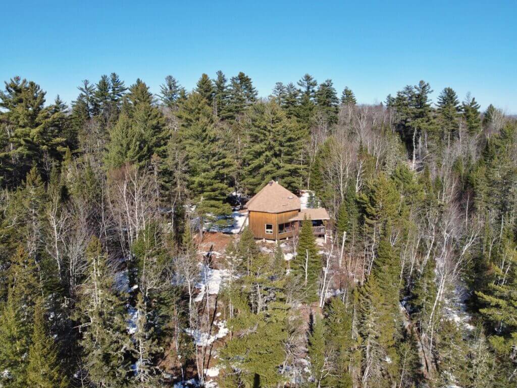 Refuge le cap au centre plein air des six cantons à Rivière-Rouge