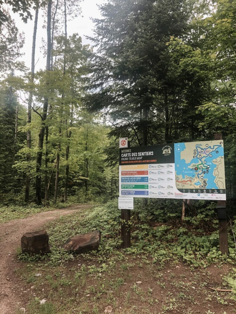 Accès aux sentiers de la municipalité de Messines avec carte