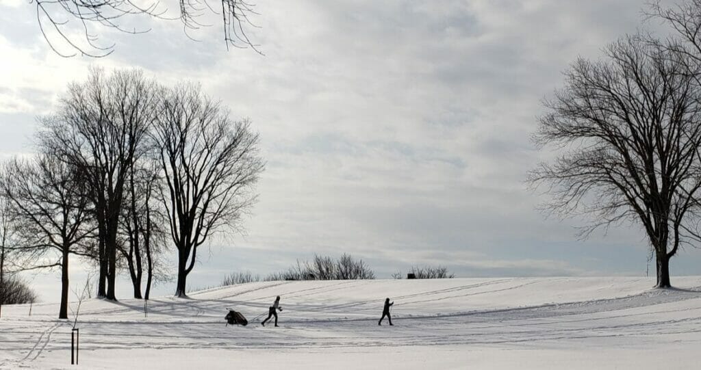 Cross-country skiers in winter on the Plains of Abraham