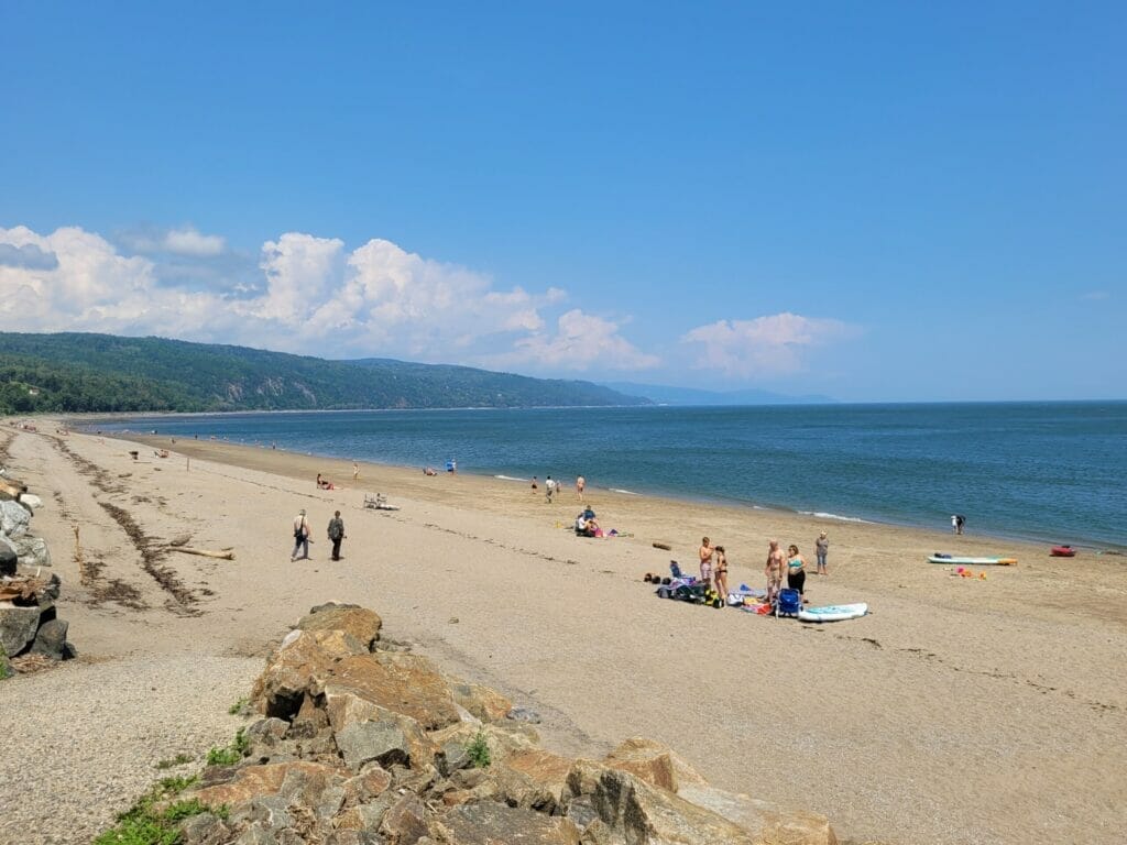 Journée d'été sur la plage de Saint-Irénée