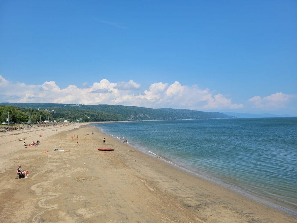 Vue de la plage et du Fleuve à Saint-Irénée