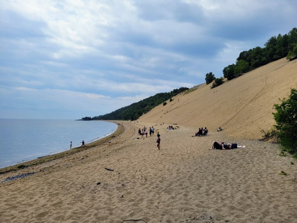 The beach at the foot of the Tadoussac Dunes