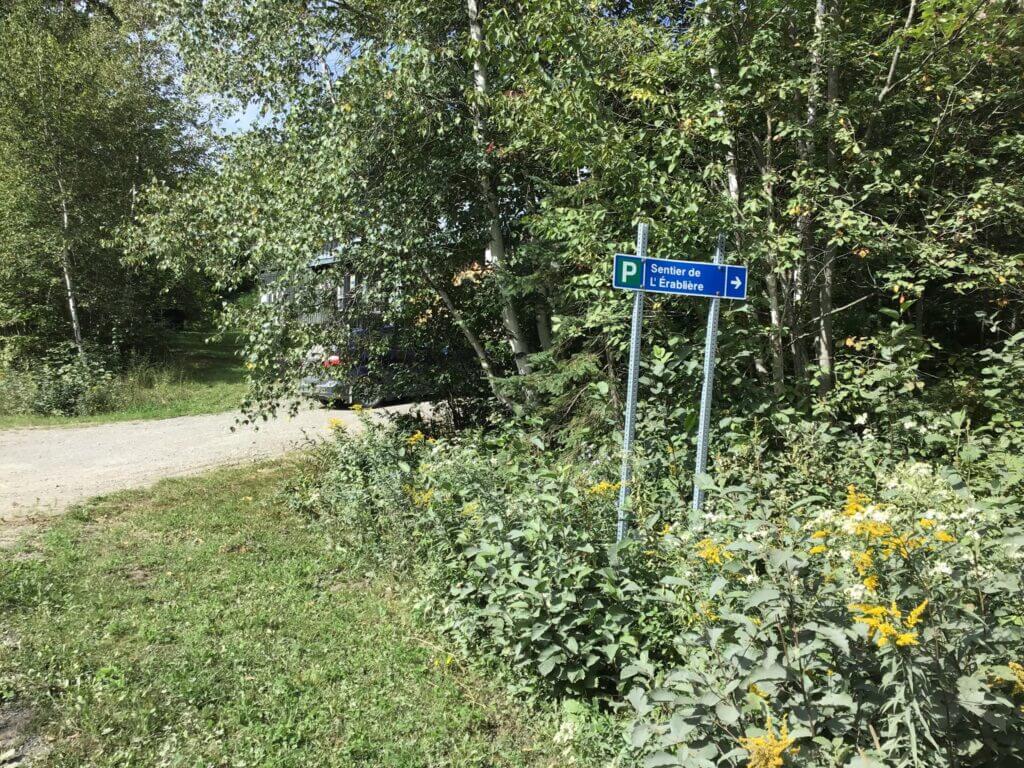 Enseigne accès au sentier de l'Érablière