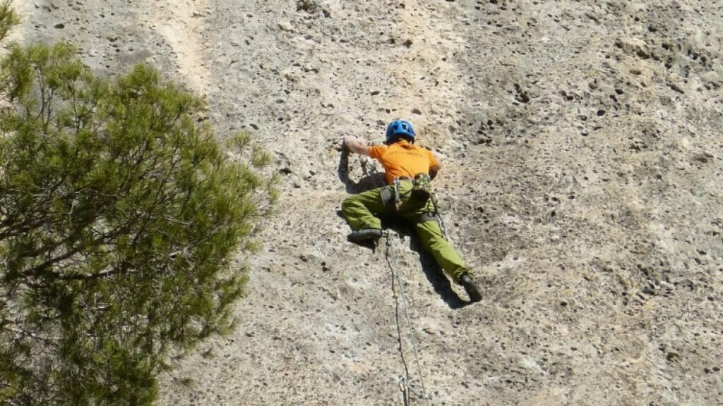 Rock climbing in the Eastern Townships with the ChamoX school