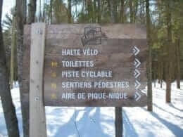 Enseigne à l'entrée du parc du Sanctuaire