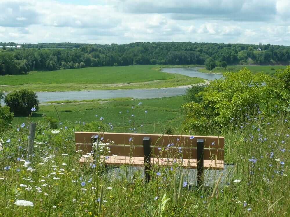 Banc avec vue sur la rivière Nicolet
