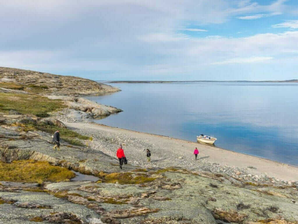 Boat trip in the heart of Eeyou Istchee, northern Québec