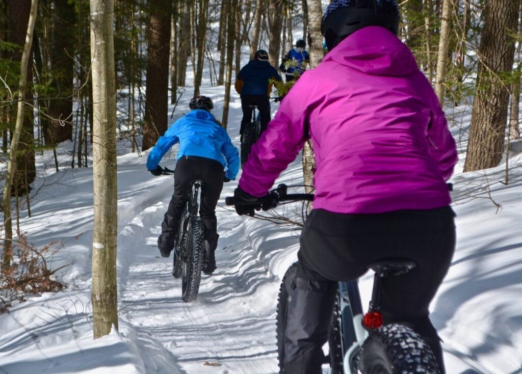 Fatbikes dans les sentiers du club Fatbike Lac Brompton