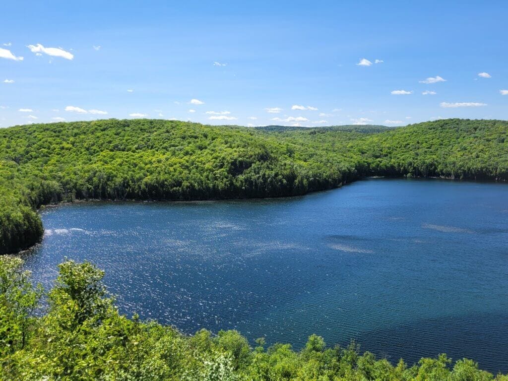 Lac en coeur vue d'en haut