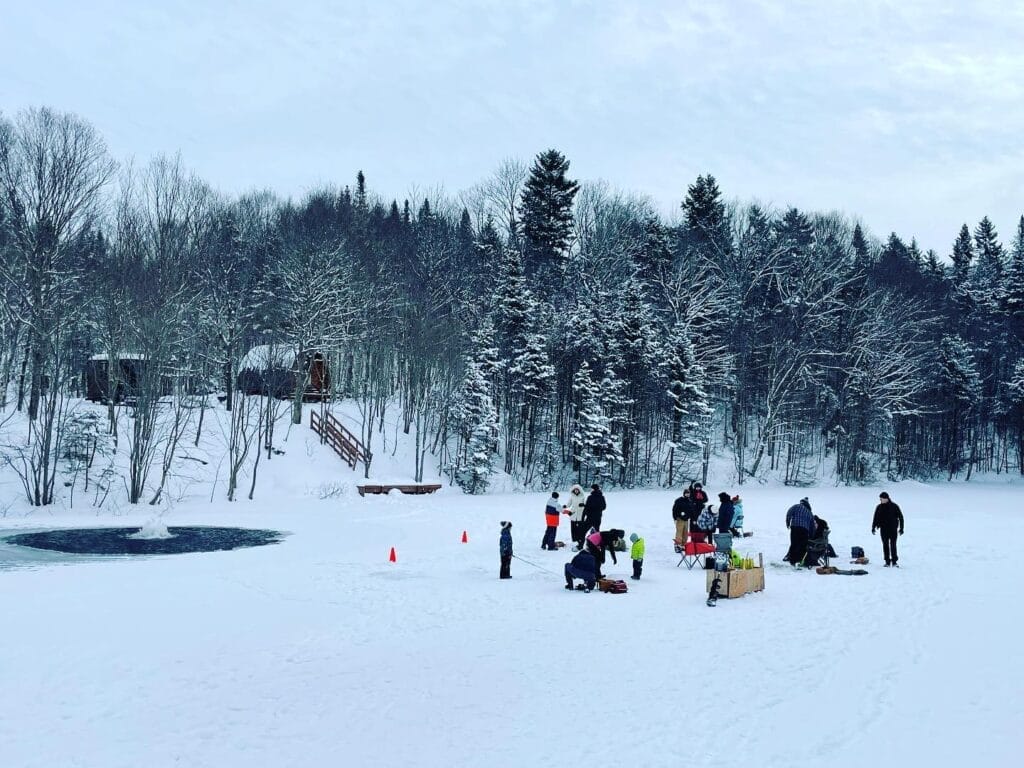 Winter lake fishing at the Pourvoirie du Lac-Beauport outfitter