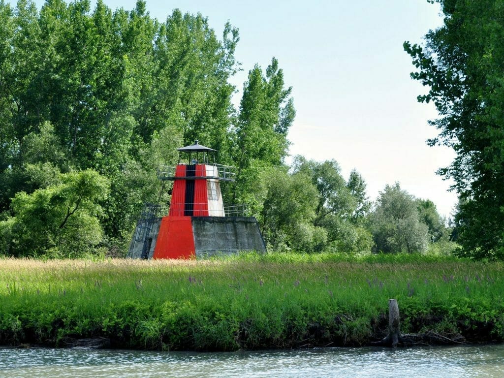 Île des Barques lighthouse