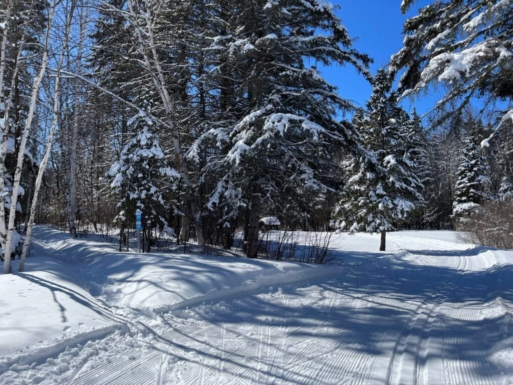 Piste de ski de fond au club Plein Air Ouiatchouan