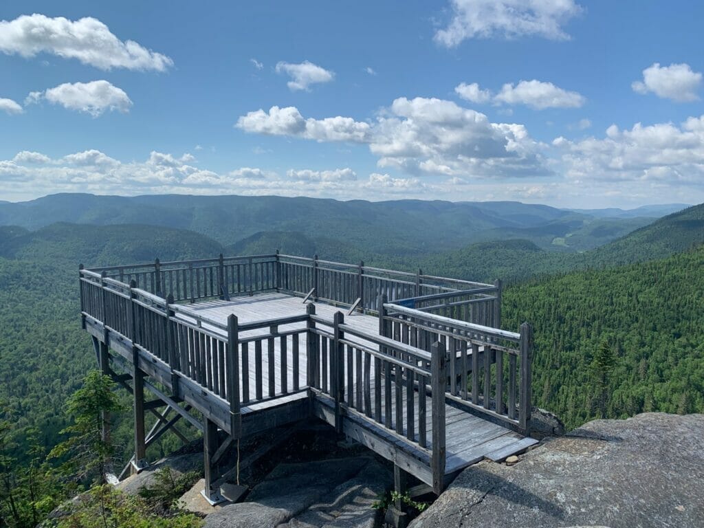 Belvedere / Camping platform on a mountaintop at Mont-Édouard