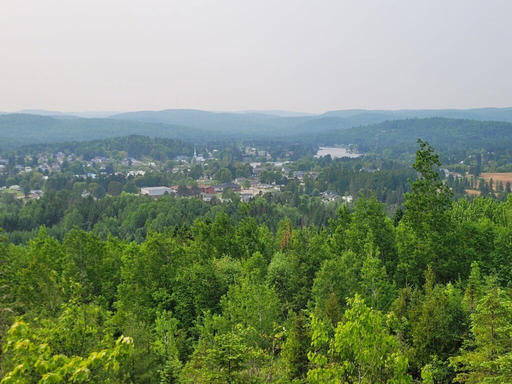 Point du vue sur le village de Saint-Alexis-des-monts