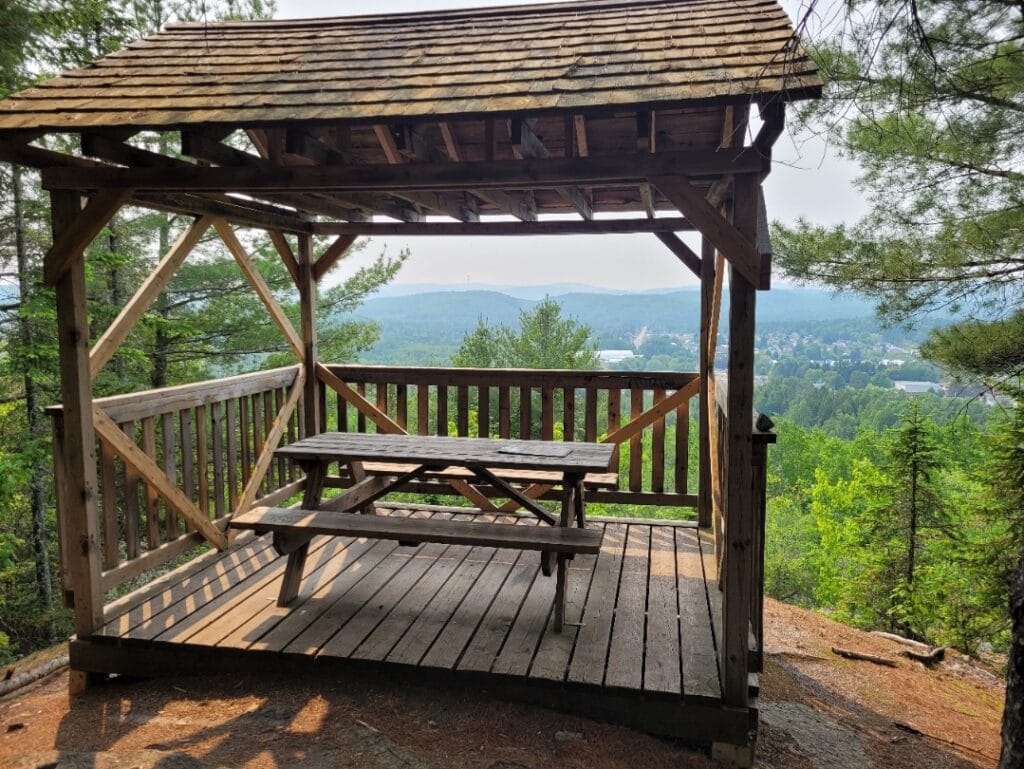 Belvédère sentier de l'Aqueduc à Saint-Alexis-des-monts