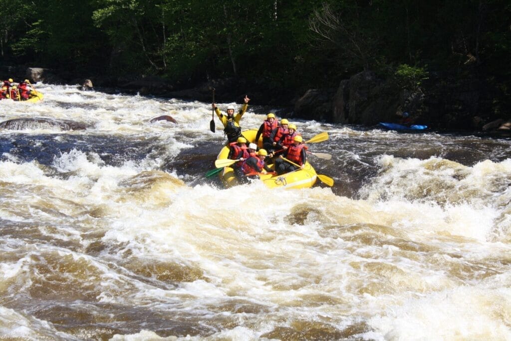 Rafting dans les rapides de la rivière Jacques-Cartier