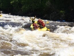 Rafting dans les rapides de la rivière Jacques-Cartier