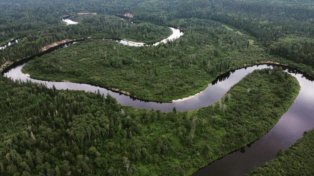 Vue aérienne de la rivière Croche chez Méandre en Haute-Mauricie