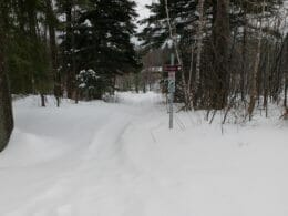 Access to the Canyon trail at Centre plein air le Bec-Scie