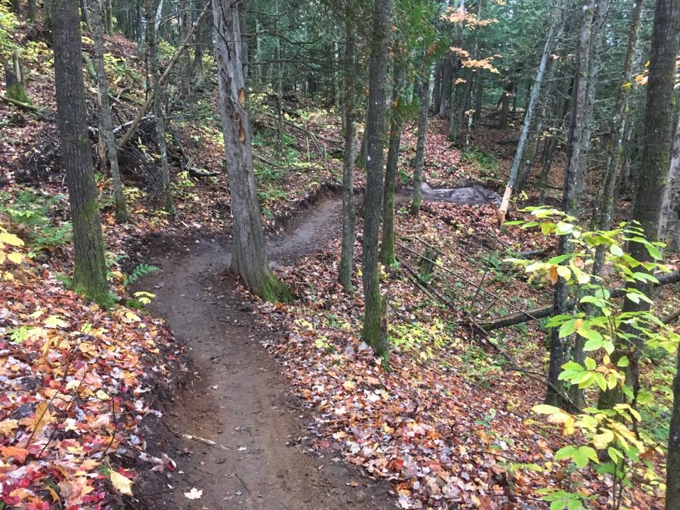 Fall mountain bike trail in Saint-Côme