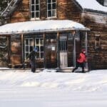 Ski de fond dans le Village historique de Val-Jalbert en hiver