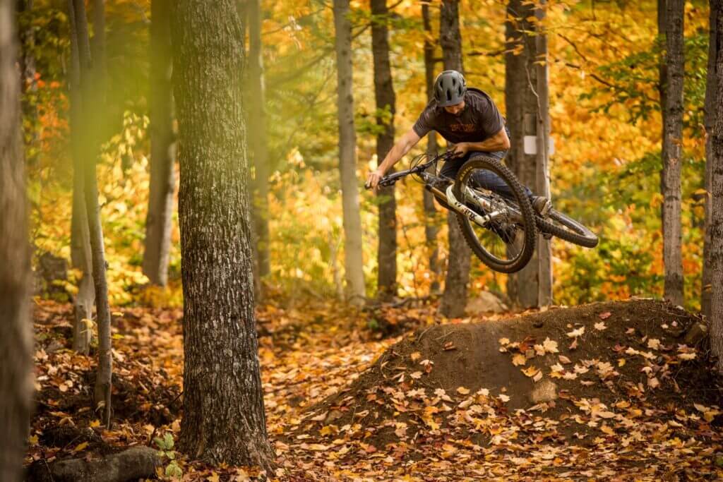 Vélo de montagne dans les pistes de ski Montcalm