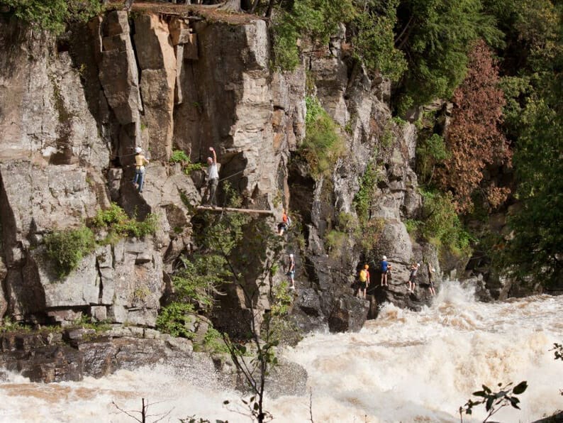 Via Ferrata sur les parois rocheuse le long de la rivière Batiscan