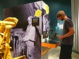 Gobbling asbestos - Photo by Musée du minéralogique et minier