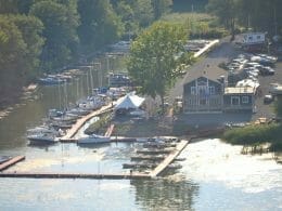 Vue aérienne de la marina Sieur de Champlain