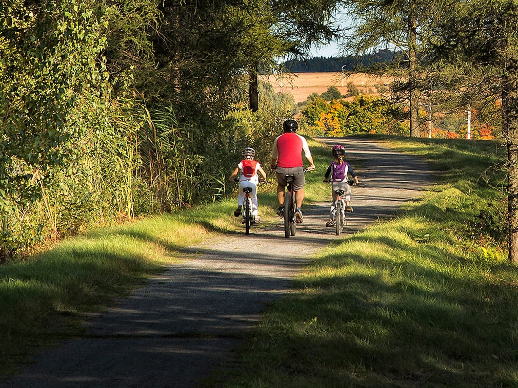 Vélo en famille sur le sentier de l'Ardoise