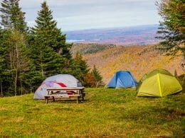 Camping au sommet de la montagne