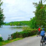 Vue du lac Sergent et de la piste cyclable Jacques-Cartier/Portneuf