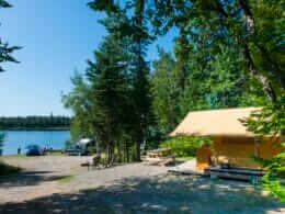 Site de camping avec vue sur le lac de la Belle-Rivière