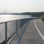 Vue de la piste cyclable le Corridor du Littorial longeant le fleuve St-Laurent