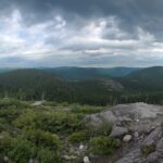 Point de vue panoramique sur le Mont du Lac-à-l'Écluse sur le sentier des Sommets