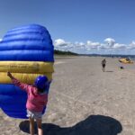 Cours de cerf-volant de traction sur une plage du lac Saint-Jean avec Progression Kite