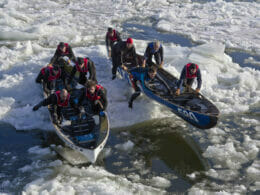 Canot à glace sur le fleuve St-Laurent à Québec